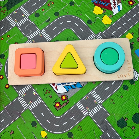 Lovevery Geo Shapes Puzzle - Picture 2 of 3